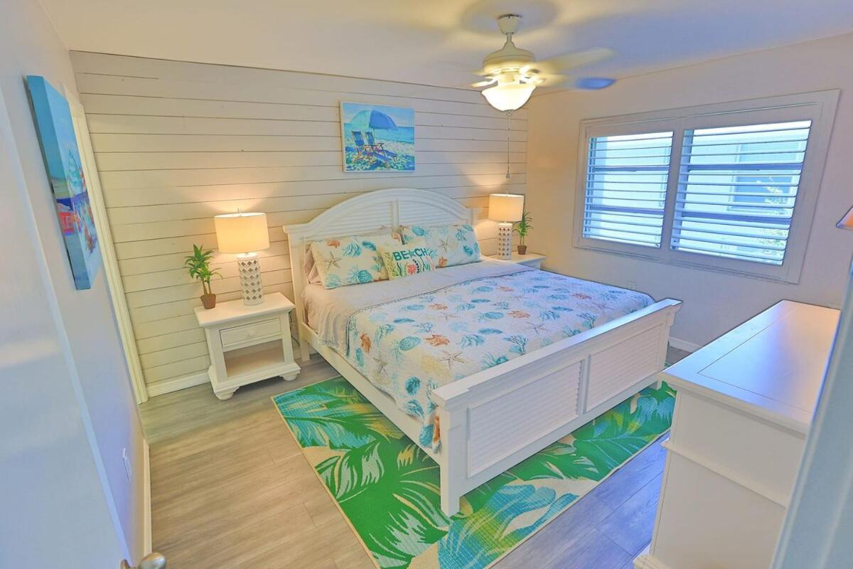 Updated Condo With Pool, Walk To Crescent Beach & Restaurants! Sarasota Exterior foto